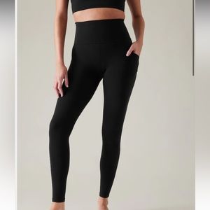 Athleta Salutation Stash Pocket 7/8 Tights